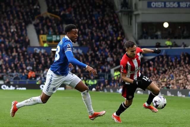 Golo de Gueye dá vitória e manutenção ao Everton