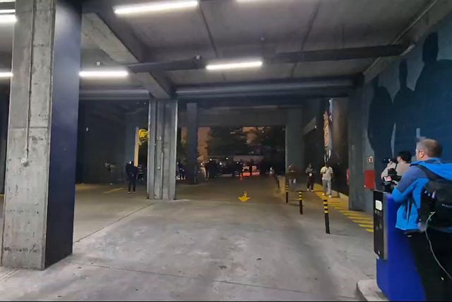 Super Dragões cantam por Pinto da Costa