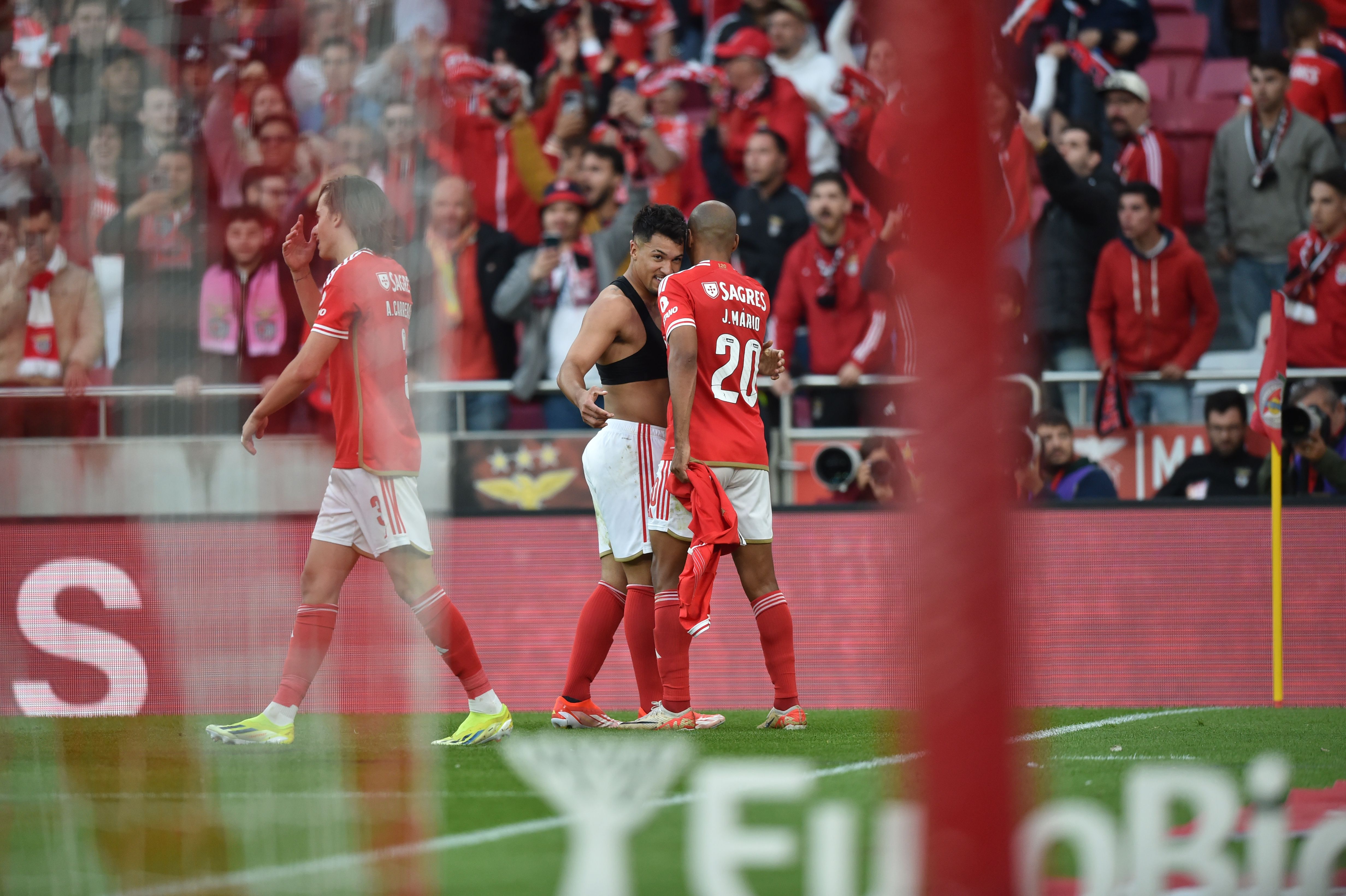Vídeo: Marcos Leonardo bisa e confirma vitória do Benfica