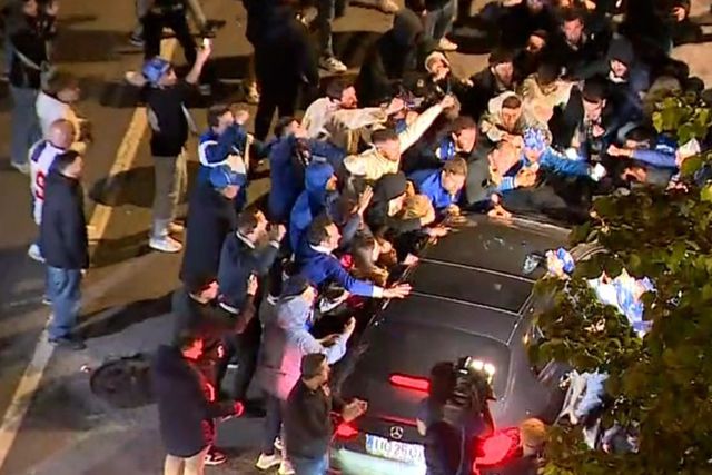 Pinto da Costa abandonou o Dragão e foi ovacionado por alguns apoiantes