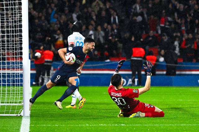 Gonçalo Ramos marca e assiste e PSG é virtual campeão