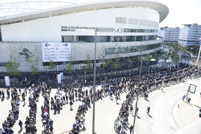 Portas encerradas no Dragão: já só vota quem entrou até às 20:00