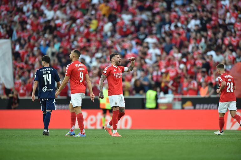 Otamendi fez o 6-0 do Benfica frente ao Aves SAD (foto: Miguel Nunes)