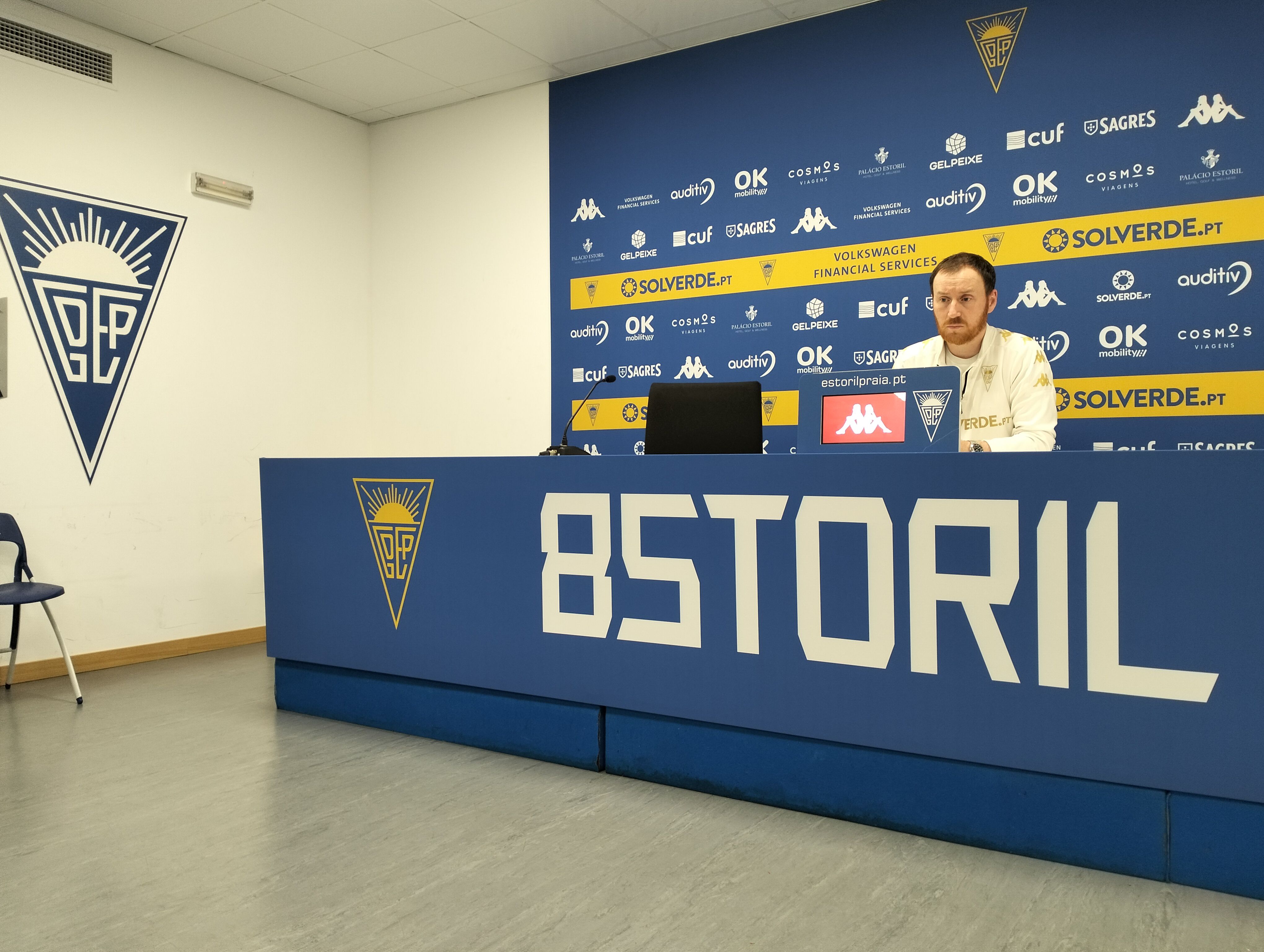 Ian Cathro regressa ao banco após castigo: «Voltámos à normalidade»