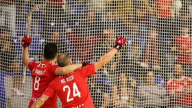 Benfica goleia Sanjoanense e coloca pressão no Sporting