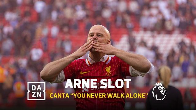 Arne Slot canta por Jurgen Klopp nos festejos do título do Liverpool (vídeo)