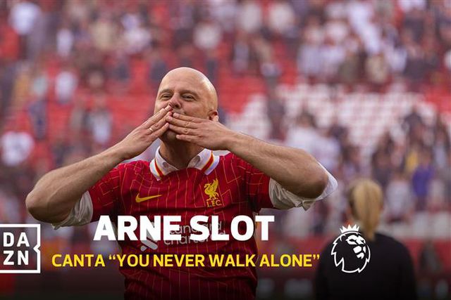 Arne Slot canta por Jurgen Klopp nos festejos do título do Liverpool (vídeo)