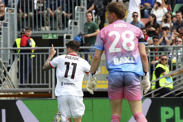 Pulisic festeja golo do Milan ( IMAGO / LaPresse)
