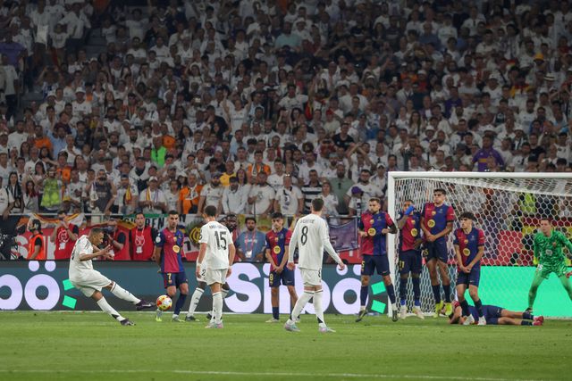 Mbappé marcou de livre direto pela primeira vez na carreira