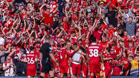 Liverpool deu 'manita' ao Tottenham e sagrou-se campeão inglês