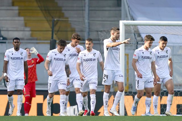 V. Guimarães atropela Rio Ave e recupera 5.º lugar
