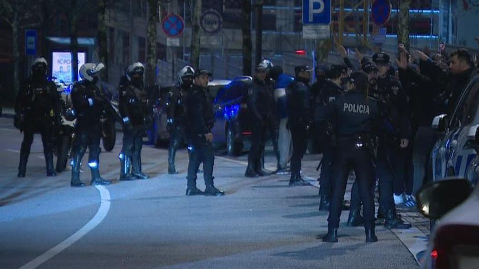 Contestação na chegada ao Dragão