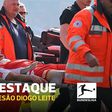 VÍDEO: Diogo Leite levou bolada e teve de sair de maca