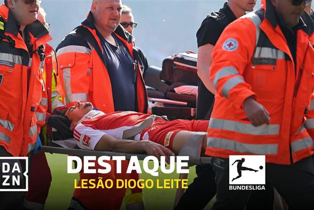 VÍDEO: Diogo Leite levou bolada e teve de sair de maca