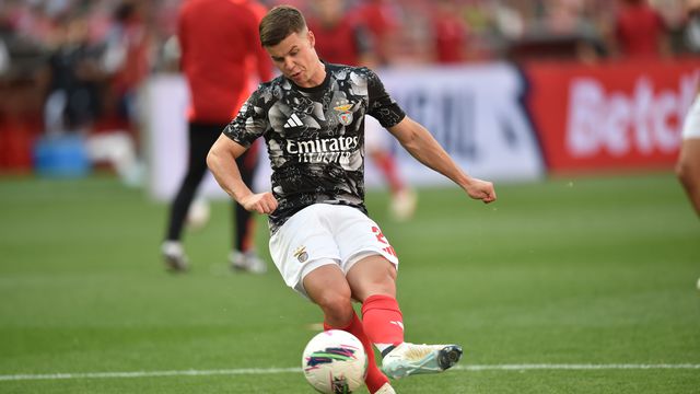 Dahl no aquecimento para o Benfica-Aves SAD (foto: Miguel Nunes)