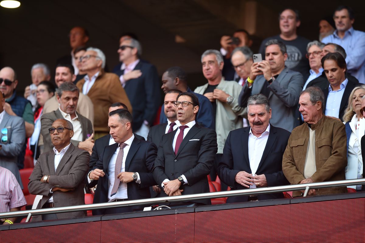 Presidentes, cortesia e 'buffet': a tribuna do Benfica no dérbi