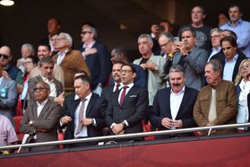 Presidentes, cortesia e 'buffet': a tribuna do Benfica no dérbi