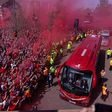 Liverpool recebido de forma impressionante antes do jogo do título (vídeo)
