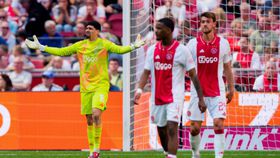 Matheus compromete e Ajax volta a tropeçar na luta pelo título