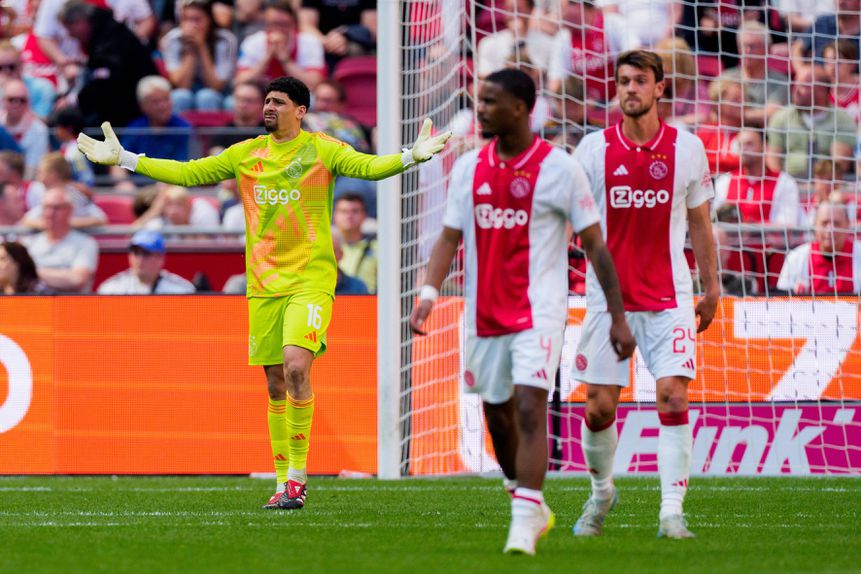 Jogadores do Ajax depois do golo sofrido
