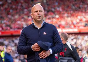 Arne Slot iguala façanha de Mourinho e sublinha legado de Klopp