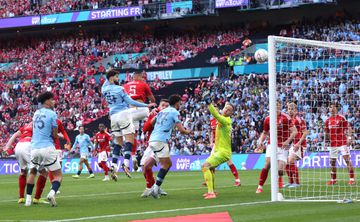 O croata herói e o ferro vilão: Man. City bate Forest e está na final da Taça