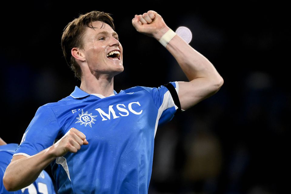 Nápoles aproveita deslize do Inter e dispara no topo da Serie A