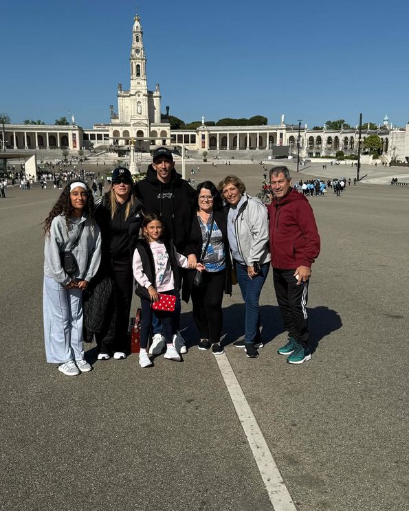 Di María e a família em Fátima (Foto: Instagram/Di María)