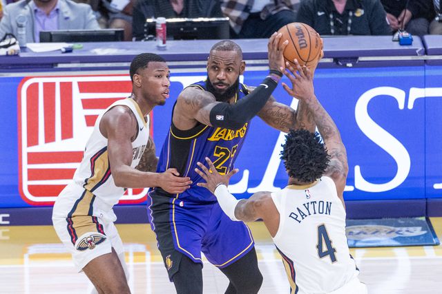 LeBron James tem 144 duplos-duplos em play-offs, o terceiro melhor registo na história da NBA