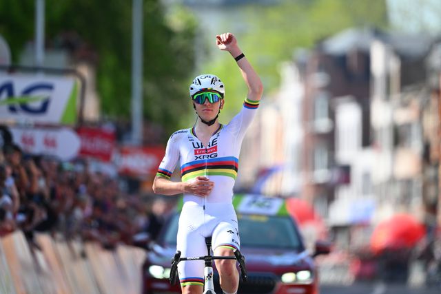 Pogacar faz história com nona vitória em 'monumentos'