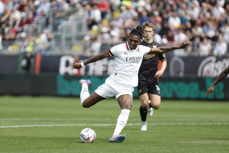 Rafael Leão a preparar-se para rematar (IMAGO / ABACAPRESS)