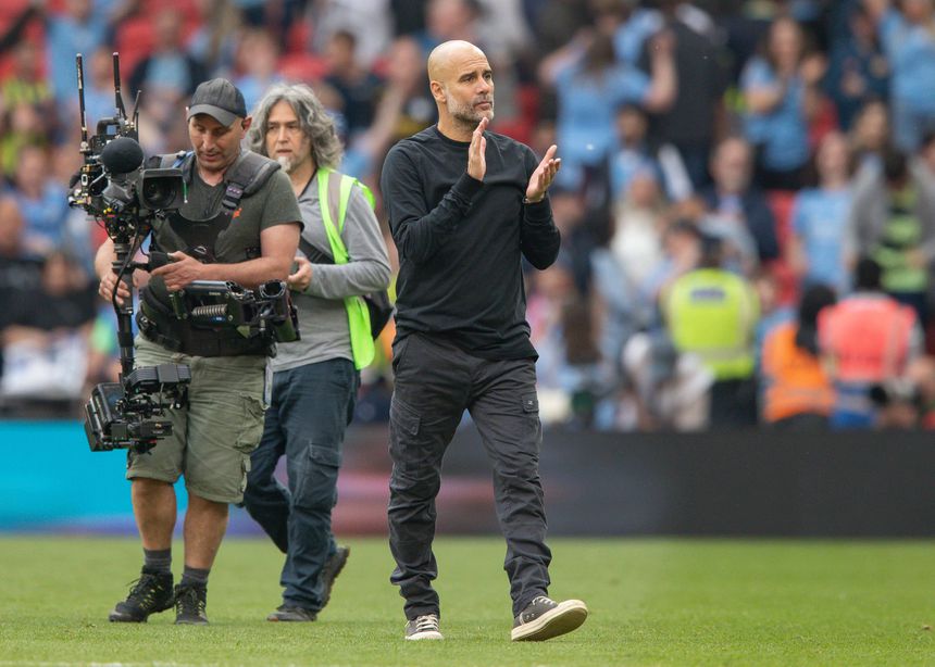 Guardiola aplaude adeptos que apoiaram o Manchester City em Wembley