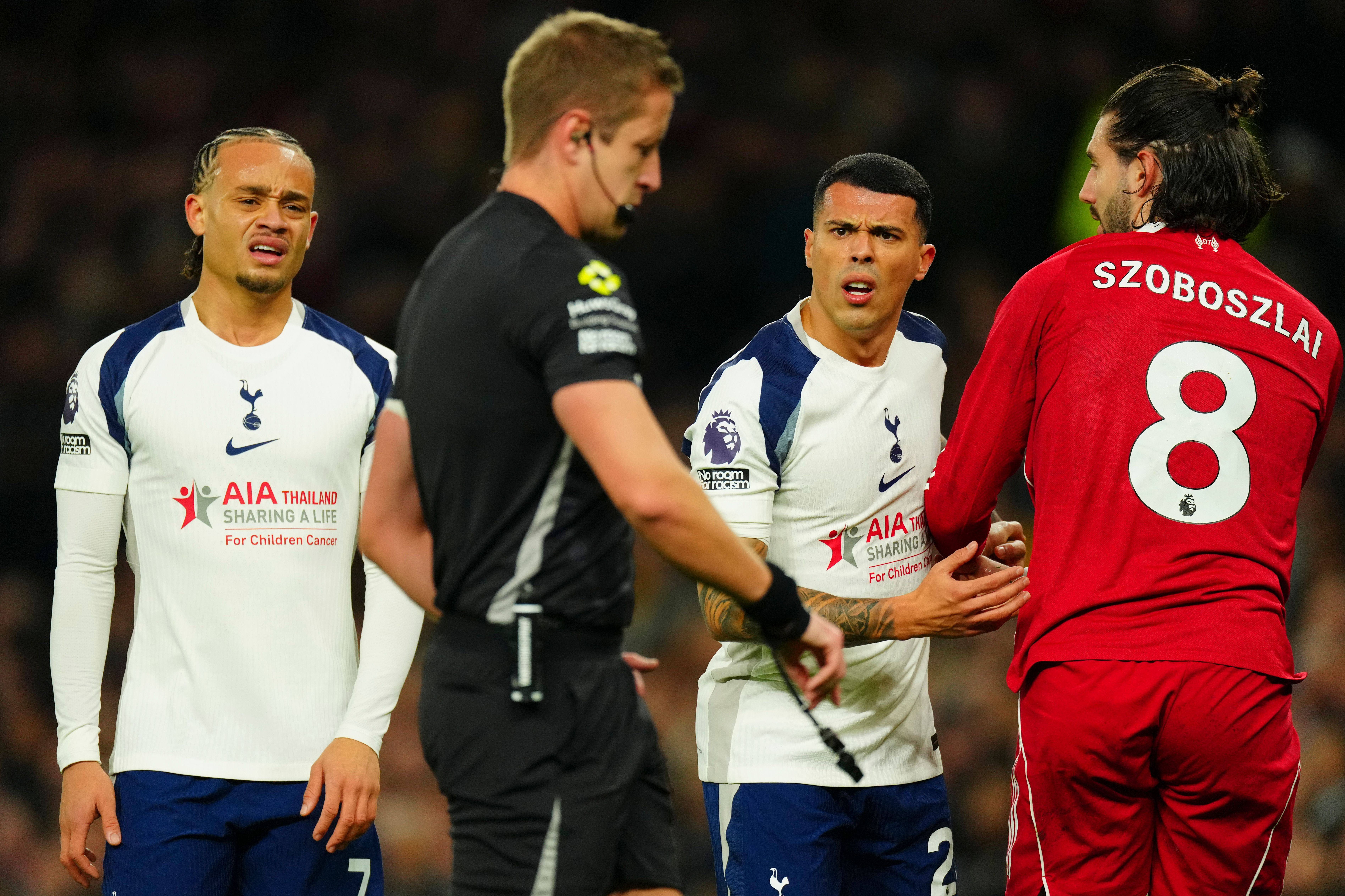 Xavi Simons e Pedro Porro na lista do Barcelona