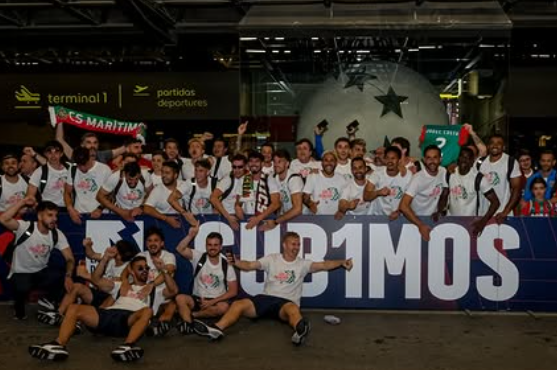 A festa da comitiva do Marítimo já na chegada ao Funchal (Instagram/Maritimo)