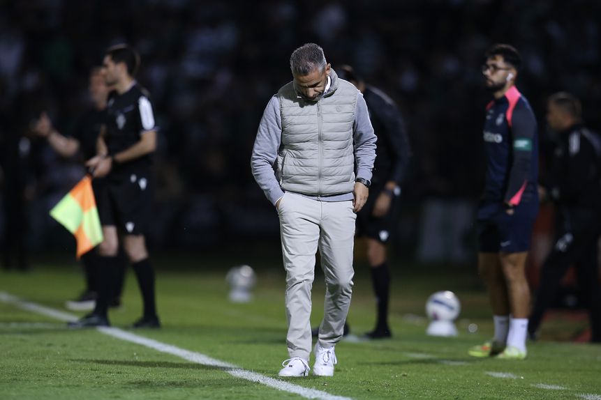 Rui Borges cabisbaixo na Vila das Aves - Manuel Fernando Araújo/Lusa