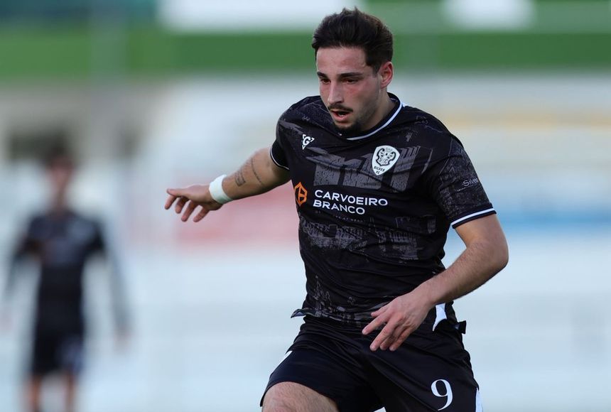 Miguel Coentrão, primo de Fábio Coentrão, tem 19 anos e brilha no Silves - Foto: D.R.