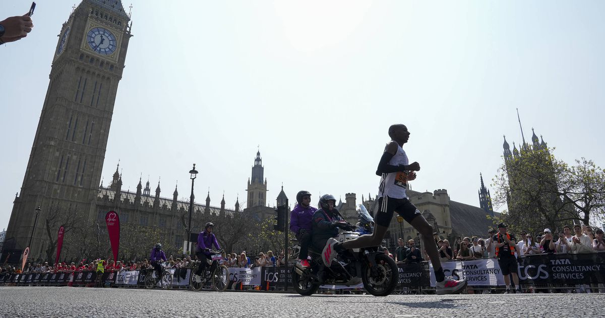 Sawe 'promete' maratona ainda mais rápida: «1h58 é possível»