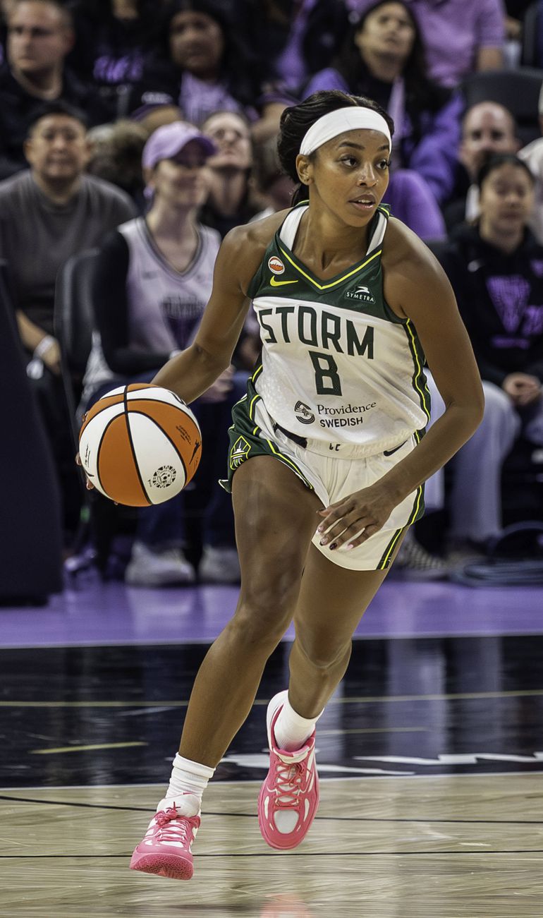 Lexie Brown joga atualmente nas Seattle Storm