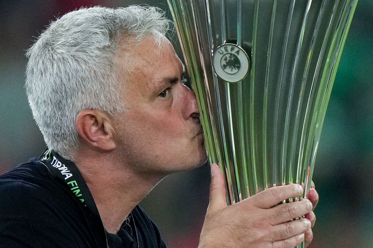 Mourinho venceu Conference League na Roma