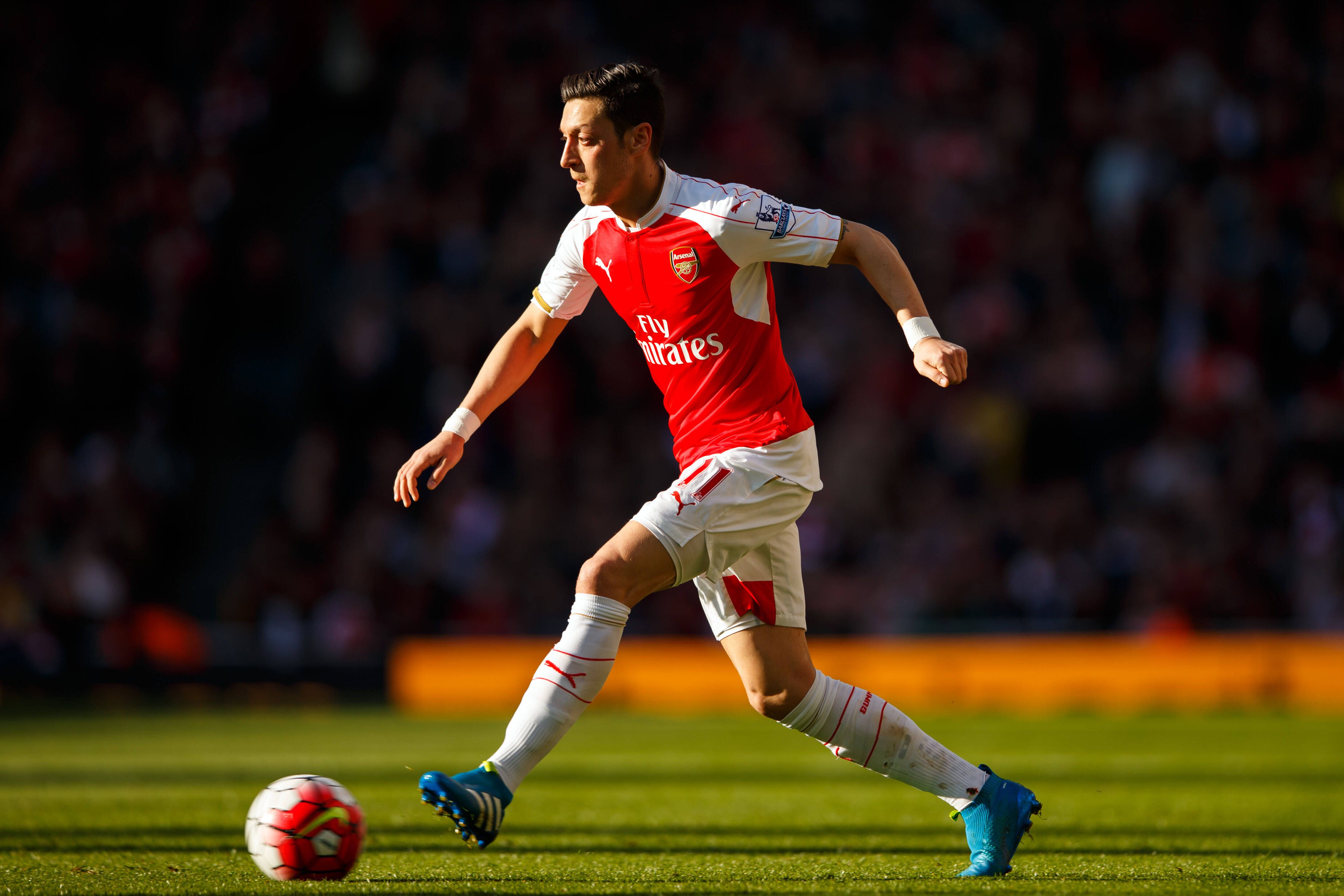 Ozil (Arsenal) - 19 assistências em 2015/16