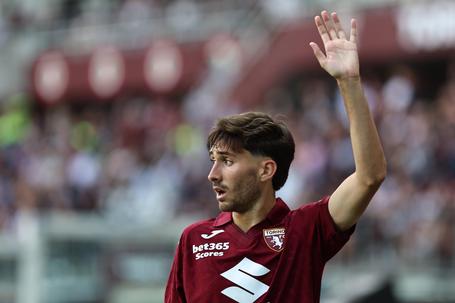 Mercado Benfica: Torino não larga Obrador