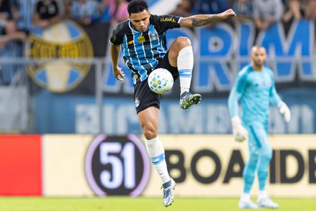 Viery, 21 anos, defesa-central do Grêmio — Foto: IMAGO