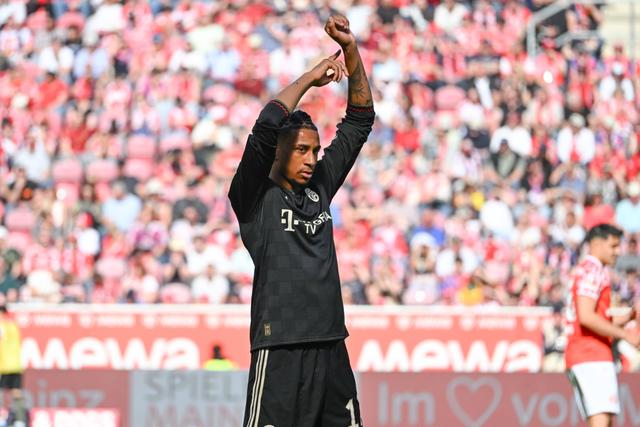 Olise tem estado em destaque no Bayern