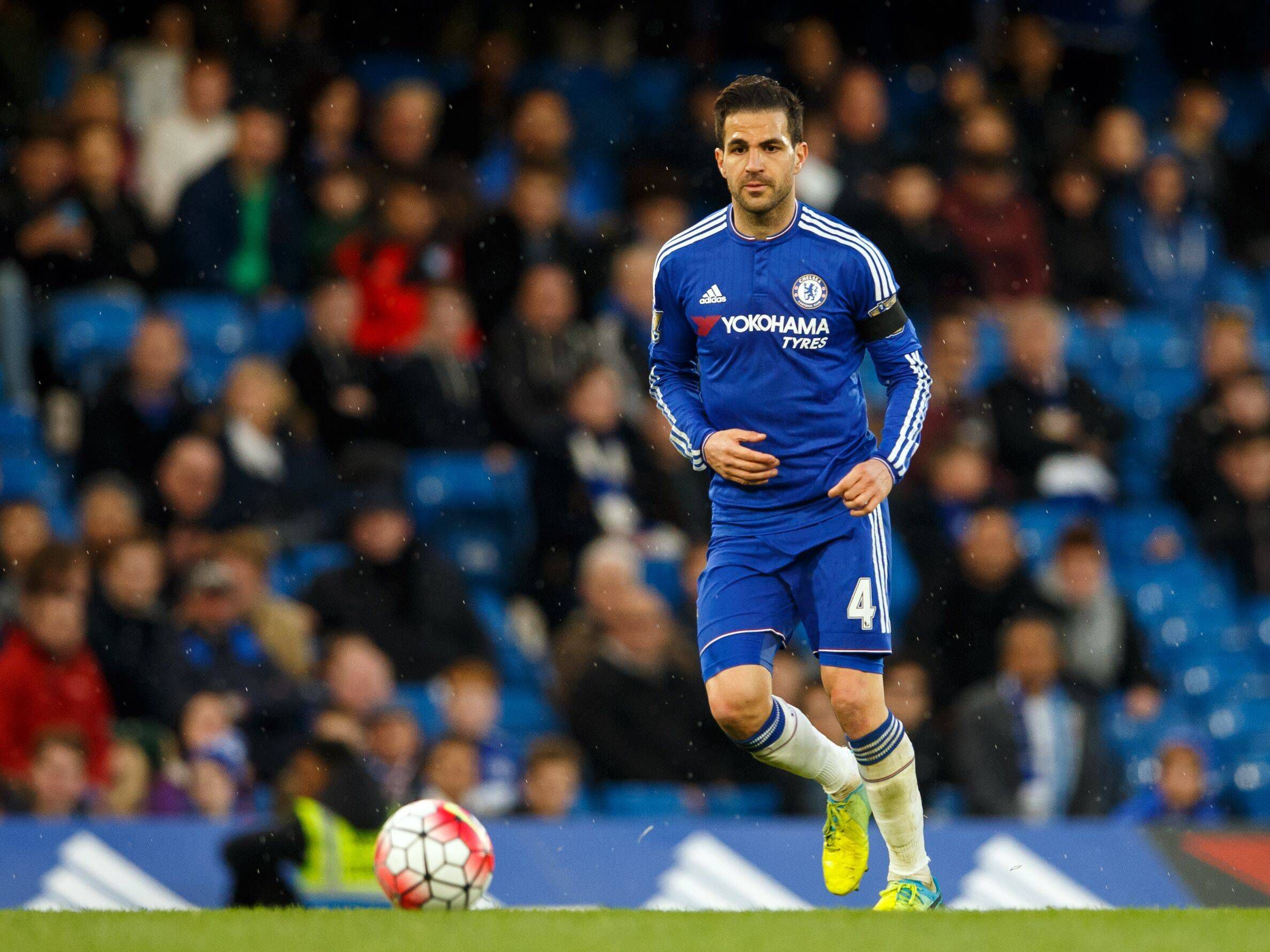 Fàbregas (Chelsea) - 18 assistências em 2014/15