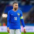 Mbappé já assina camisolas do Real Madrid