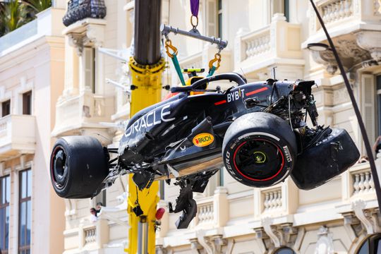 Carro de Sergio Pérez ficou destruído e custou uma fortuna à Red Bull