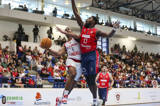 Benfica vence terceiro jogo com Oliveirense e está na final da Liga