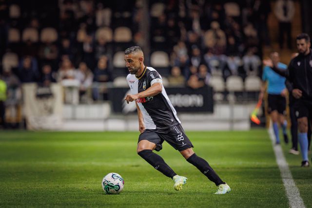 Farense: renovação vai provocar razia