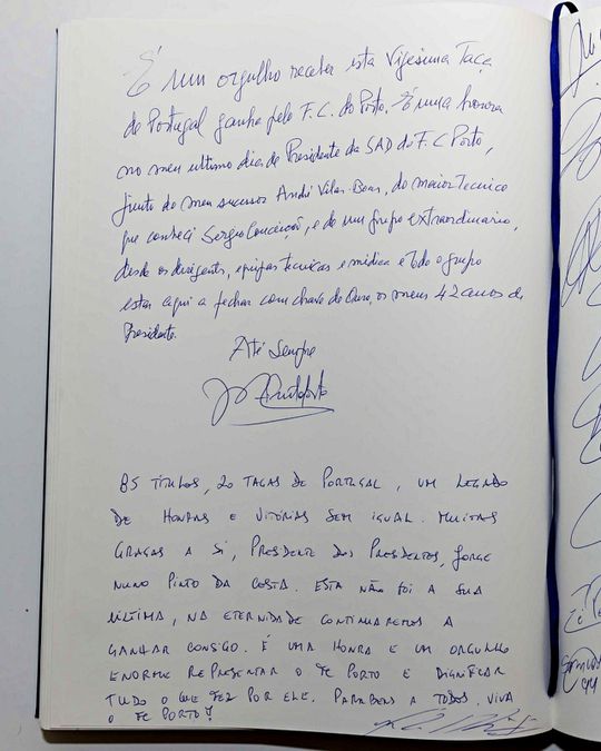 As mensagens de Pinto da Costa e Villas-Boas no livro do Museu do FC Porto