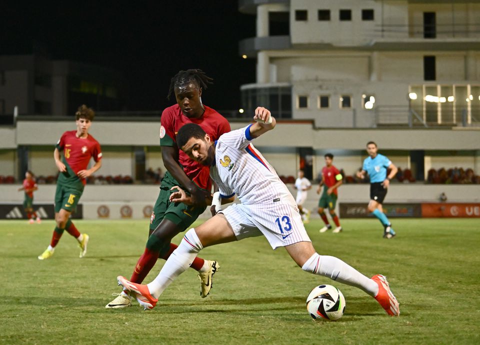 Euro sub-17: Portugal perde com França, mas passa no 1.º lugar do grupo